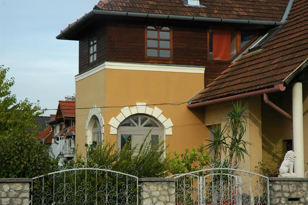 Alom Kucko Apartman Zalaegerszeg Rum bild